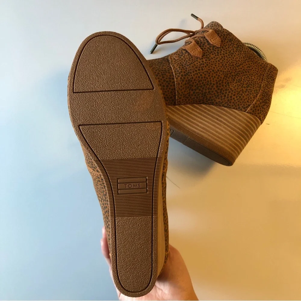 TOMS Kala Unisex Tan Mini Cheetah Suede Women’s Wedge Booties - Picture 11 of 13